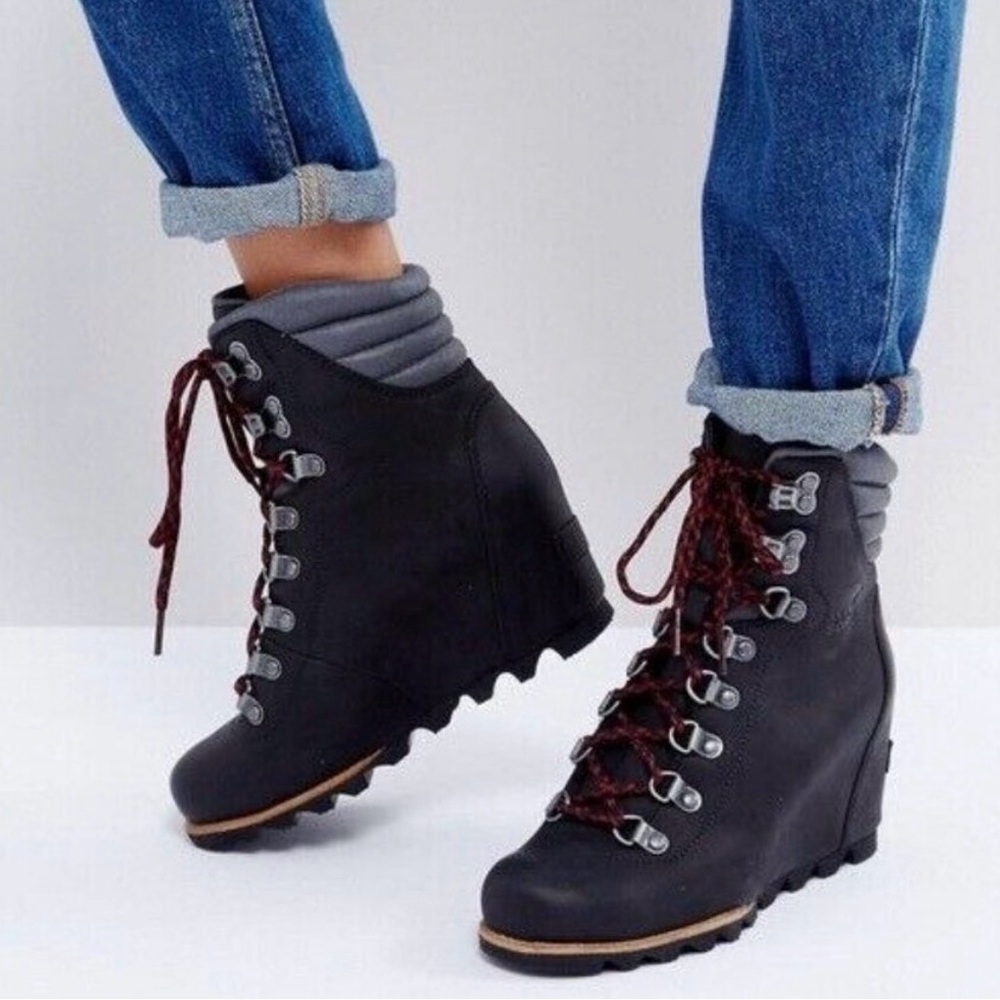 Sorel conquest water proof wedge boot 8.5